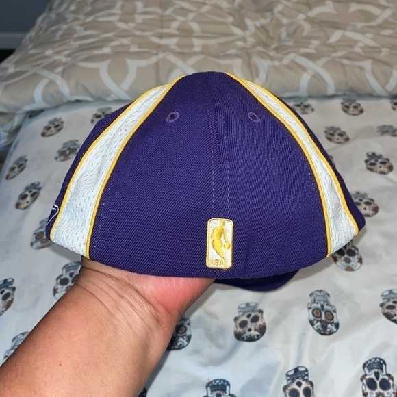 Vintage Reebok lakers hat
Size: Men's ONE SIZE.  Excellent Condition - Picture 3 of 5